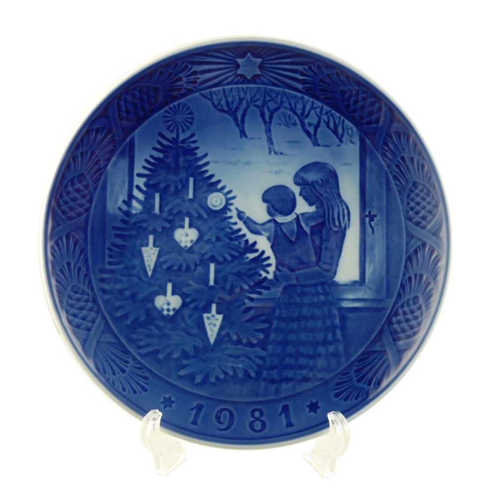 

Royal Copenhagen Year Plate, Christmas Plate, 1981 (Showa 56), Mesmerized by the Christmas Tree, 1901081 [Parallel Import]