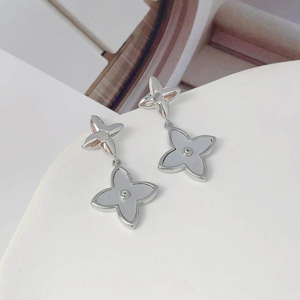 Mode Högkvalitativa Damörhängen Senior Känsla av Lyx Örhängen Fyrklöver Långa Temperamentsfulla Örhängen