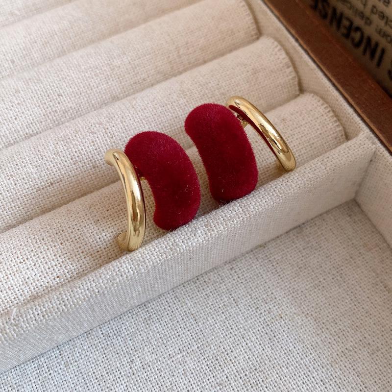 Luxury Silver Diamond-Inlaid Red Flower Pearl Stud Earrings: Elegant Design with a Fashionable Flair