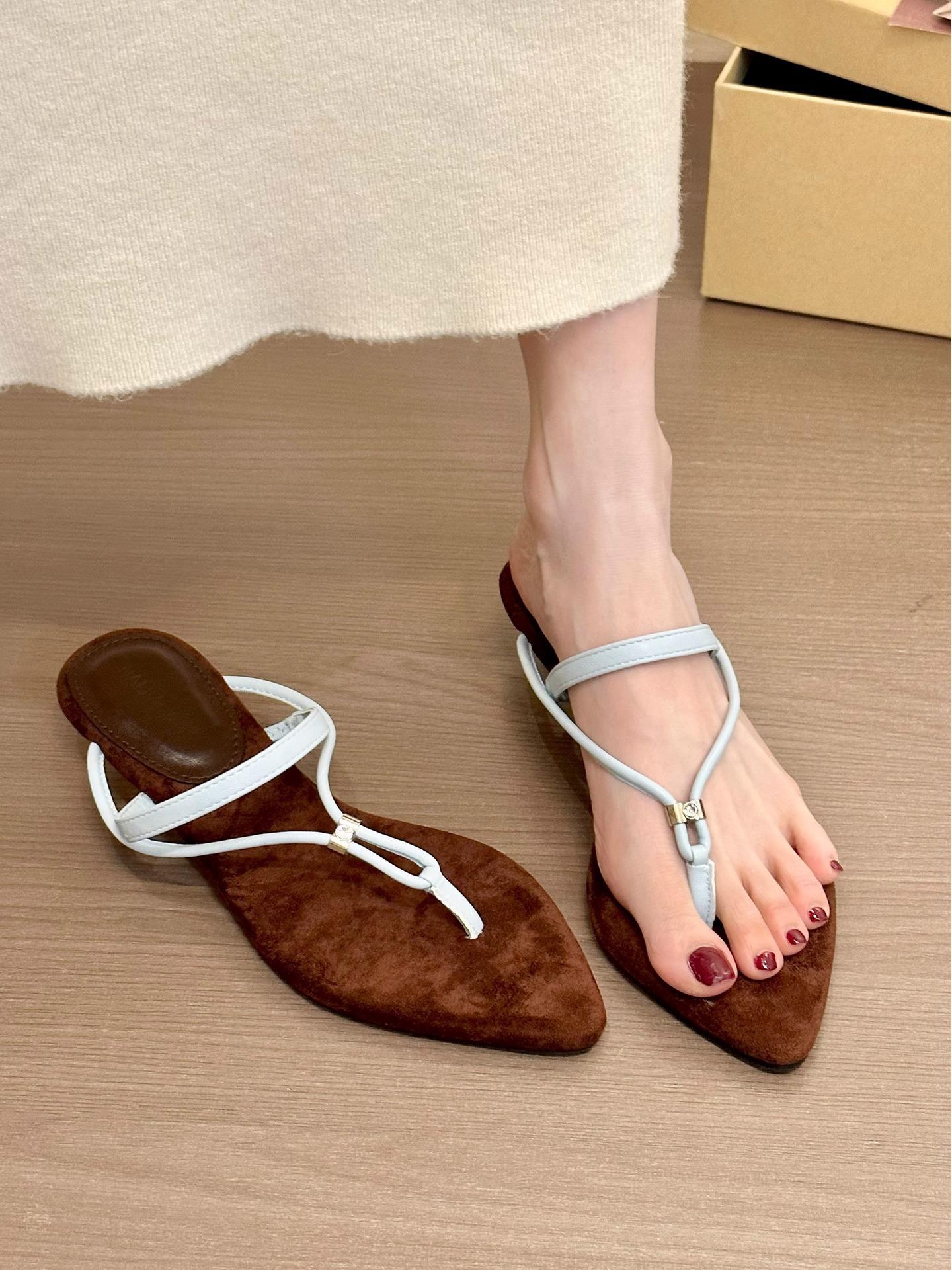 

Chic Wedge Heel Slippers: 2025 Summer Fairy Style Cross-Strap Open Toe Sandals for Women 40