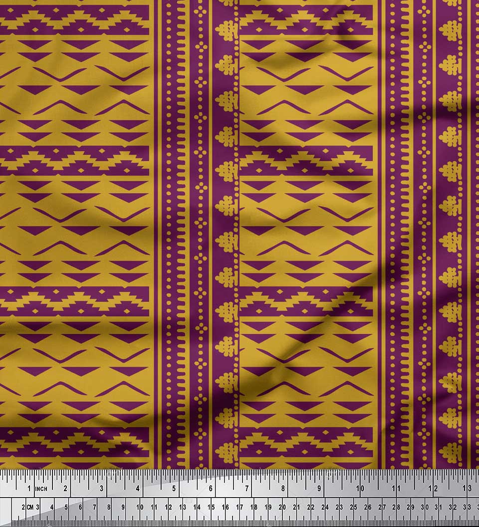 

Тканина Soimoi Green Poly Crepe Тканина з квадратним і трикутним геометричним принтом на метри 42 дюйма 42 Inch Wide - Poly Crepe рожевий