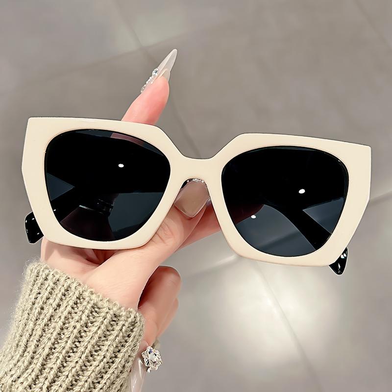 Square-framed Versatile Sunglasses with Unique Diamond-shaped Legs Are Fashionable and Trendy Travel Photography Accessories