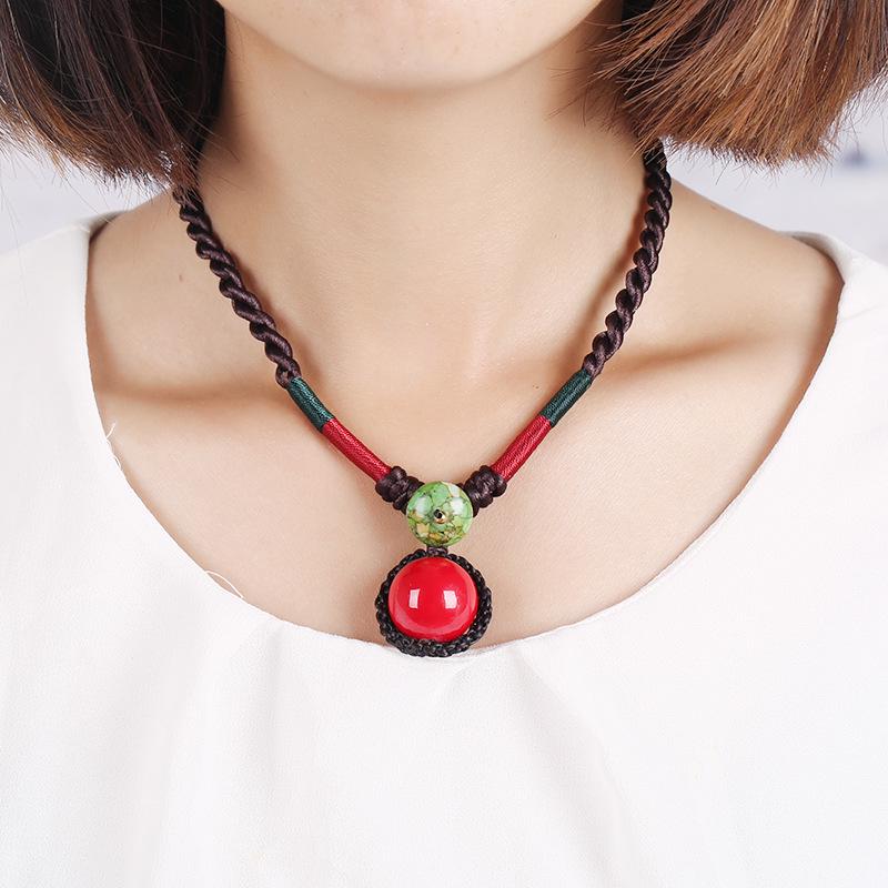 Hand-woven neck chain, red ball beads, women's simple short necklace, retro versatile accessories, red bean collarbone chain.
