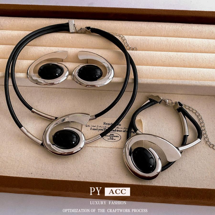 Oval Spiral Double-layer Earrings Necklace, Simple and Fashionable Collarbone Chain Design Sense, Niche Jewelry Set for Women