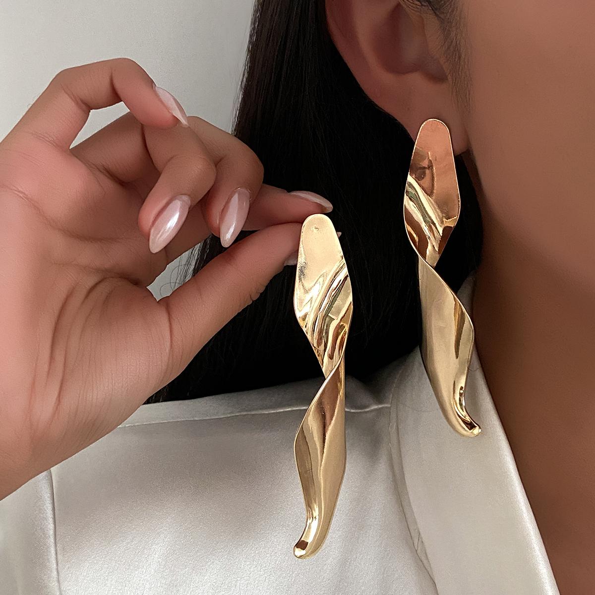

Ingemark Vintage Spiral Smooth Metal Big Stud Earrings for Women Trendy Simple Irregular Pierced Earring 2026 New Year Jewelry