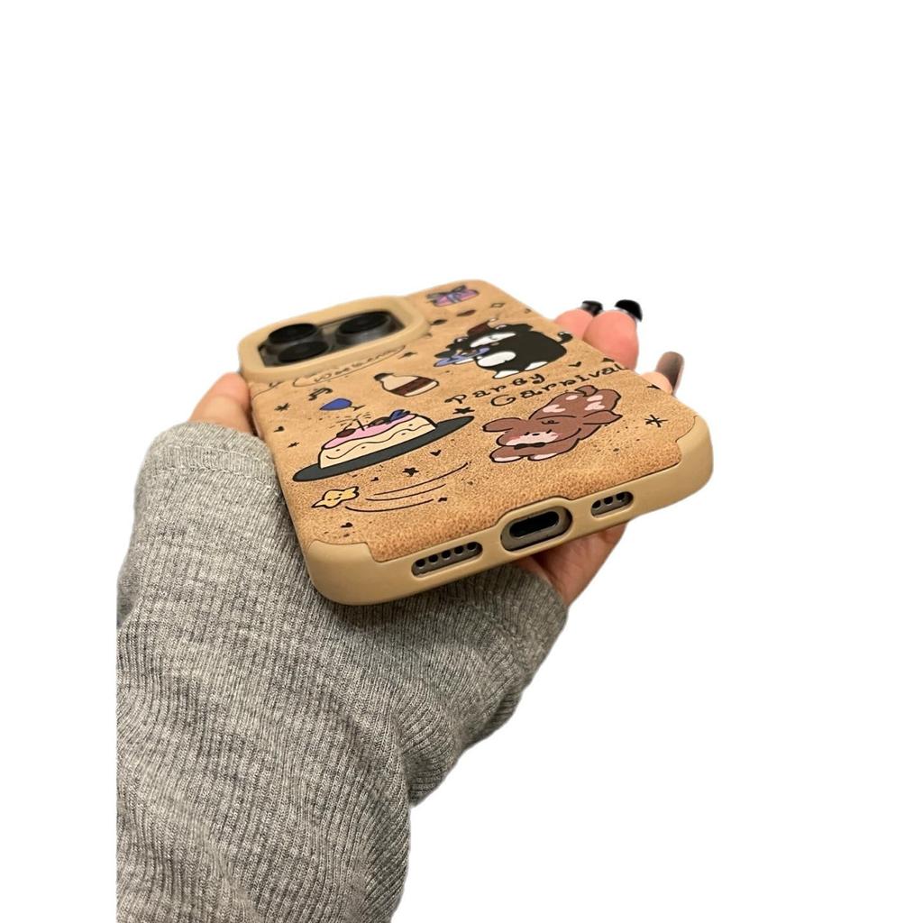 Autumn and Winter Puppy Party Suitable for Apple 15promax Mobile Phone Case IPhone14/16plus Cartoon 13 Leather Pattern