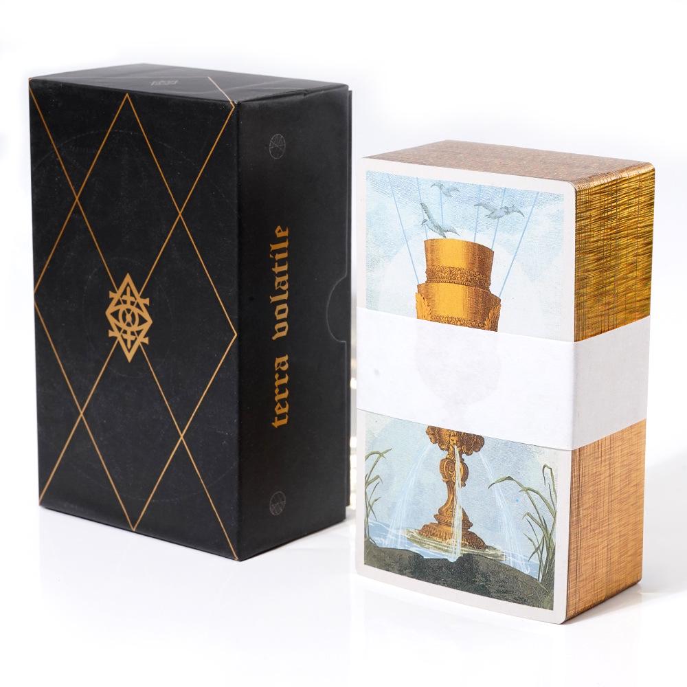 Terra Volatile Deluxe Silber Tarot Geschenkset mit lasergeprägtem Hardcover.