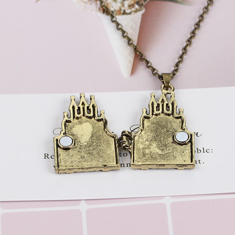 European and American hot-selling castle pendants, necklaces, fashionable retro accessories gifts