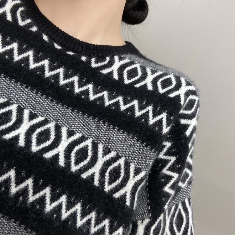 Women's Fashionable European Style Soft Cashmere Sweater, Thick Loose Knit Pullover for Autumn/Winter