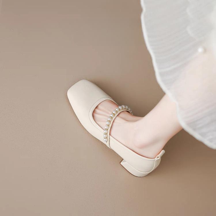 Halbgebogener weicher Einzelschuh für den Sommer, flacher Mund, ein Wort mit Perlen, dicker Absatz, Mary Jane-Schuhe für Damen