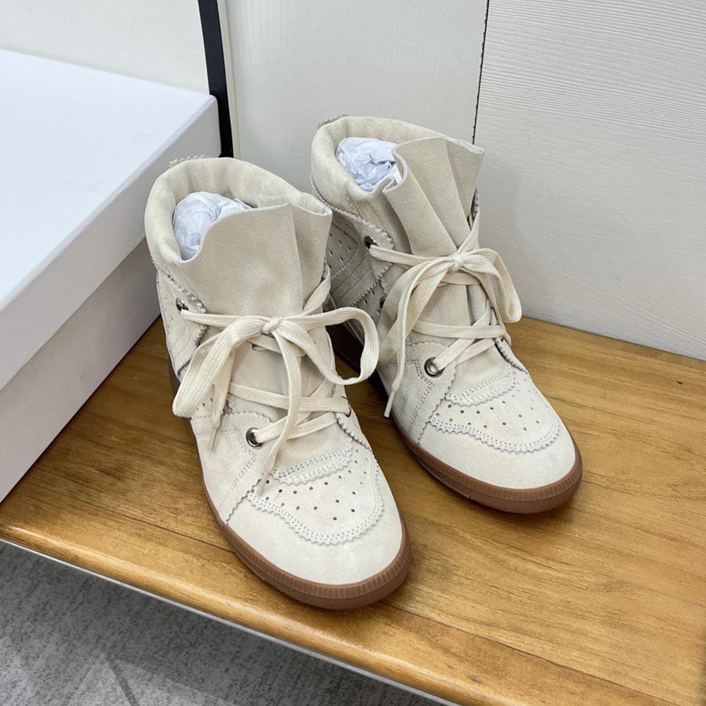 Женские замшевые ботинки на осень и зиму Перфорированные и дышащие на плоской подошве для комфорта на шнуровке повседневные ботинки в стиле байкер 35 9470₽