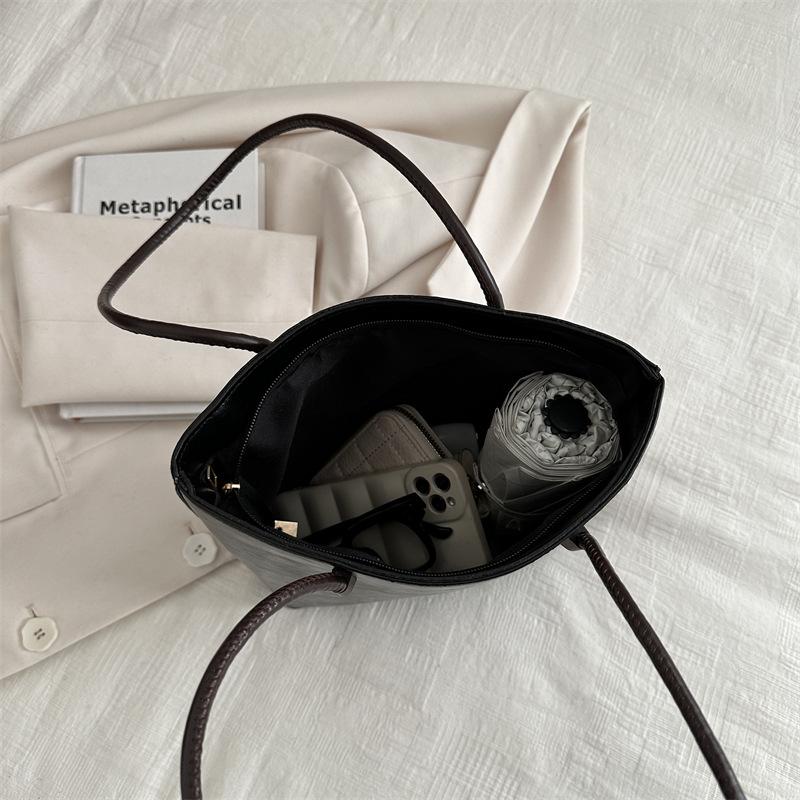 Korean Portable Commuter Bag Autumn and Winter Women 2025 New Trendy Retro Tote Bag Versatile Large-capacity Shoulder Bag
