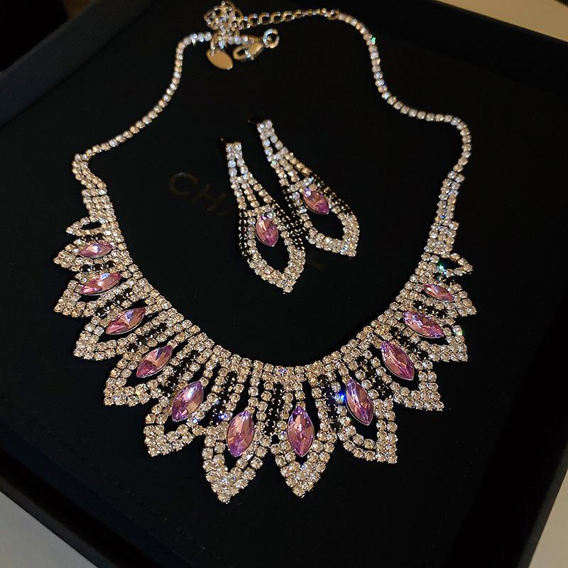Elegant Rhinestone Inlaid Square Clavicle Necklace Set - Stylish, High-End Design for Women