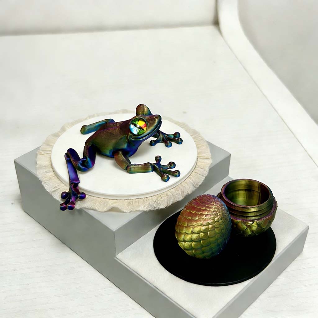 3D Printed Frogs and Eggs Statue, Flexible 3D Printed Animal, Colorful Figurines Statue, Gifts, 16.5Cm/6.5In, Egg 8Cm/3.15In