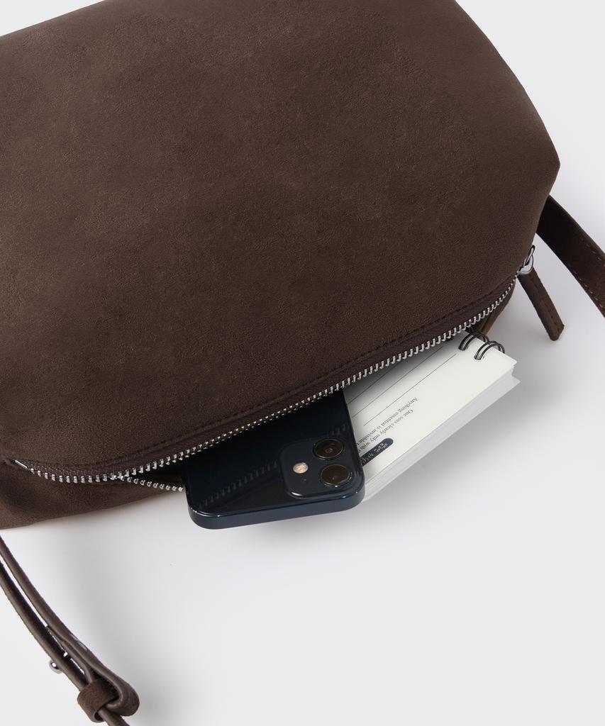 Musinsa Standard Woman Women'S Synthetic Suede Pillow Shoulder Bag [Dark Brown]