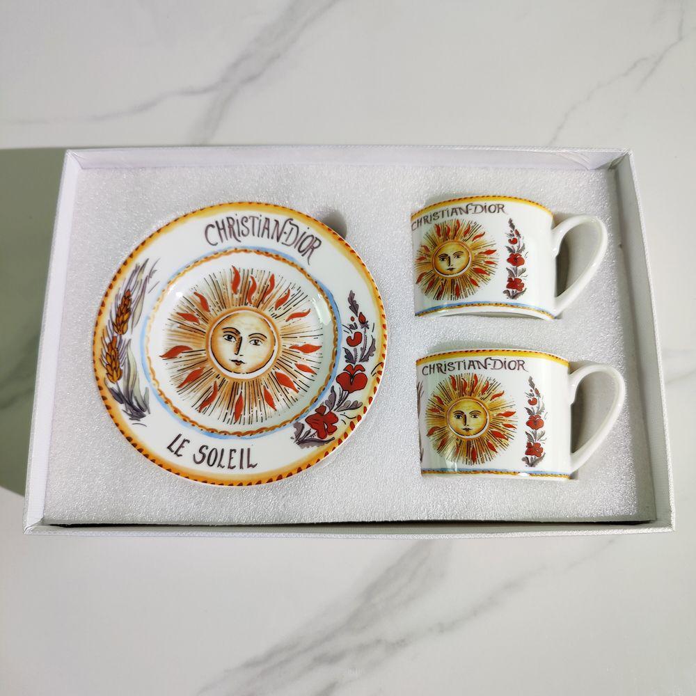 

Европейский набор из чашки и блюдца «Солнечная звезда»: Креативный подарочный набор из костяного фарфора для послеобеденного чая и кофе. 250 ml