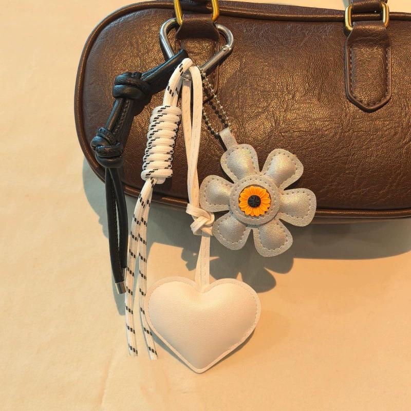 Шарм-подвеска Цветок из ПУ-кожи - Стильный шарм из ПУ-кожи 5 классических цветов Аксессуар для сумок one size белый