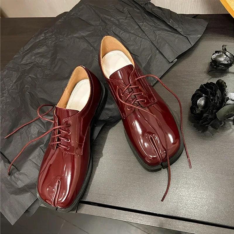 Split Toe Horse Shoe for Men's Thick Sole Loafers Shoes Tabi Shoes Patent Leather Korean Version Trend Casual Shoes 2025 Brand