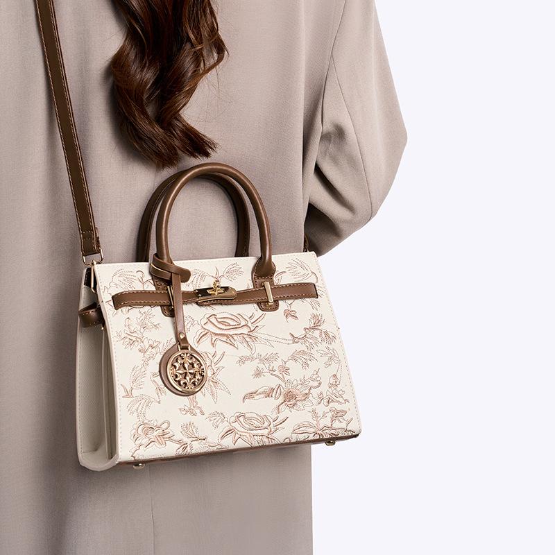 Spring And Summer New Chinese-Style Portable Underarm Solid Color Shoulder Messenger Bag, Advanced Texture Splicing Women'S Bag