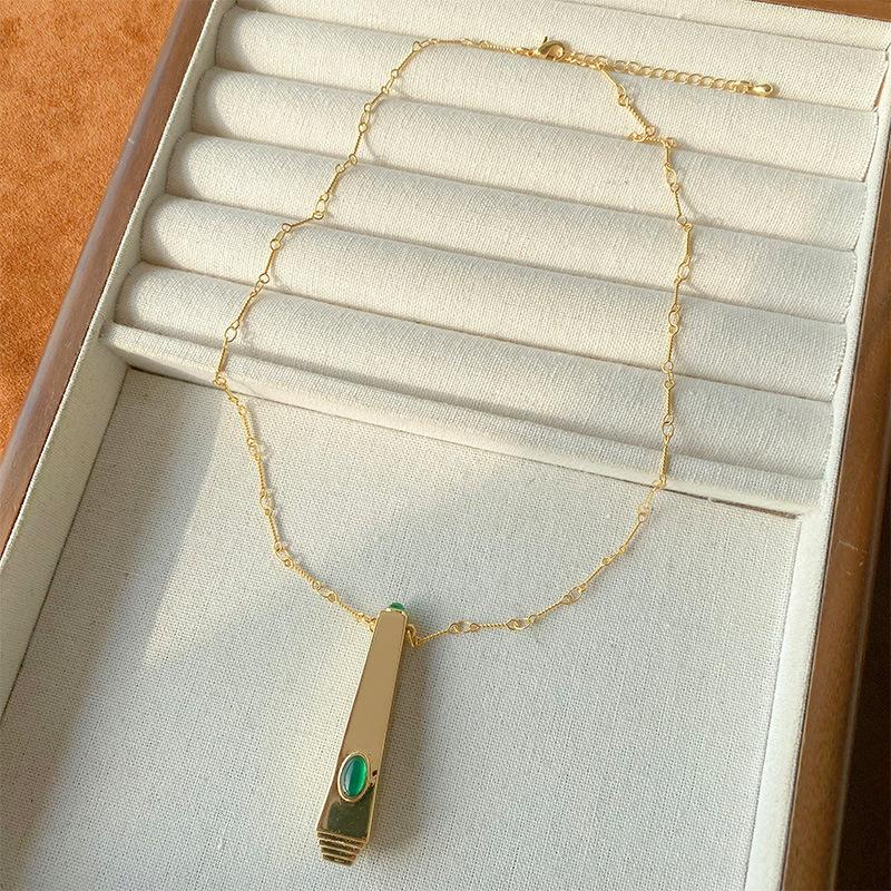 

Light Luxury Premium Copper Plated 18K Gold Square Column Red And Green Agate Retro Pendant Necklace