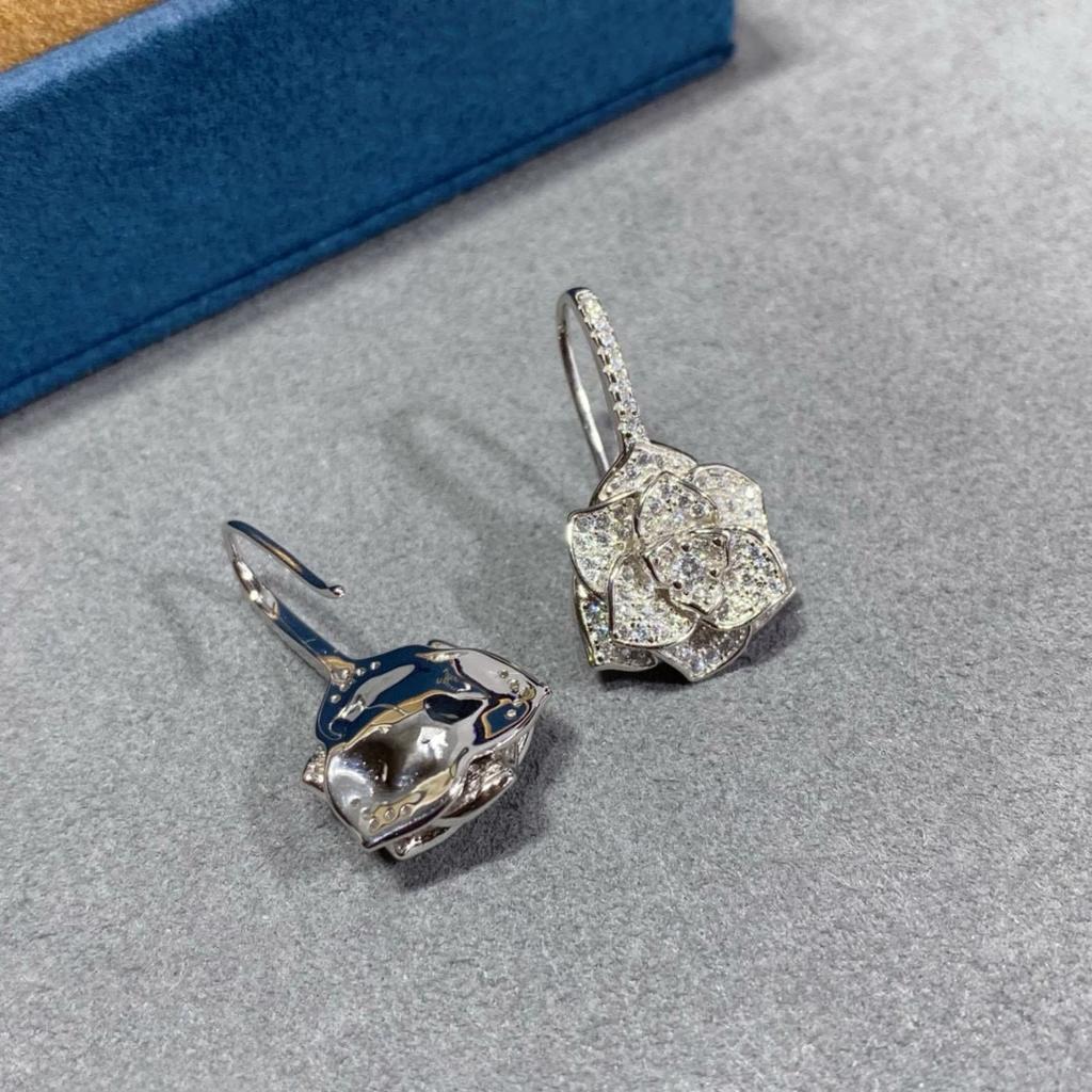 Latest Hot Brand Vintage Earrings Luxury Jewelry for Women Fashion Flowers Designer Eardrop 925 Sliver Lady Party Stud Earrings