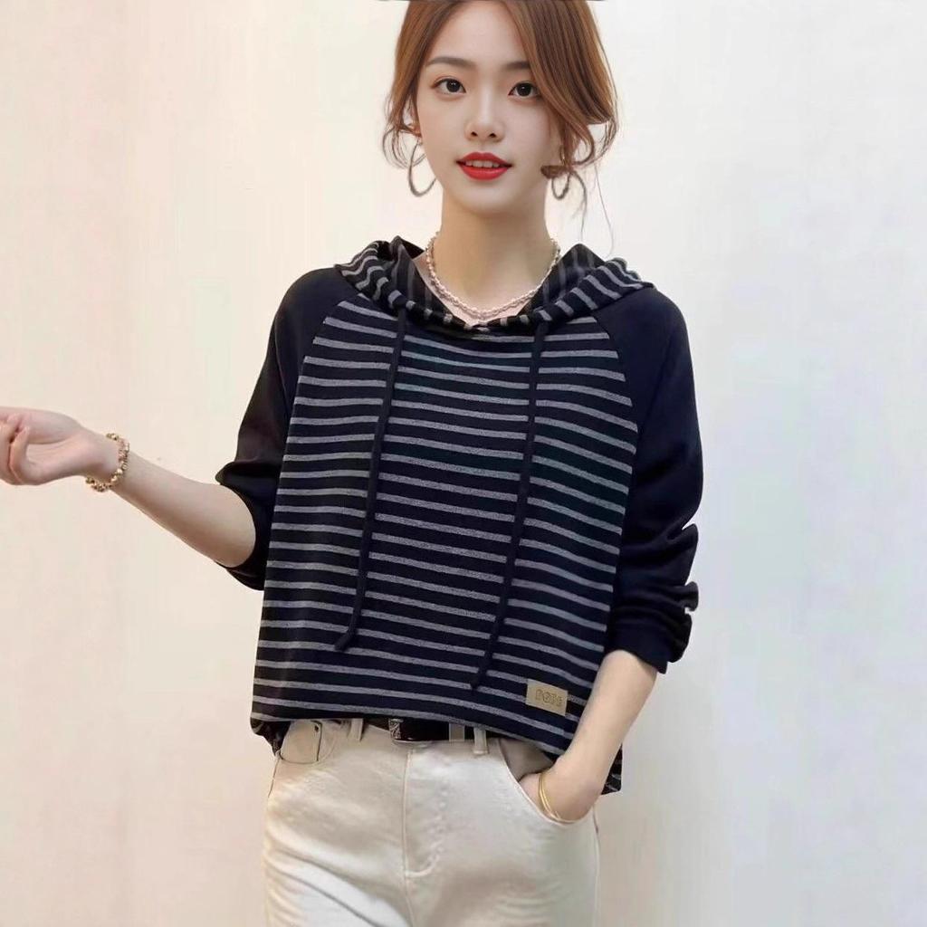 Women's Autumn Striped Hooded Sweatshirt: Versatile, Slimming Korean-Style Casual Loose Fit with Patchwork Detail