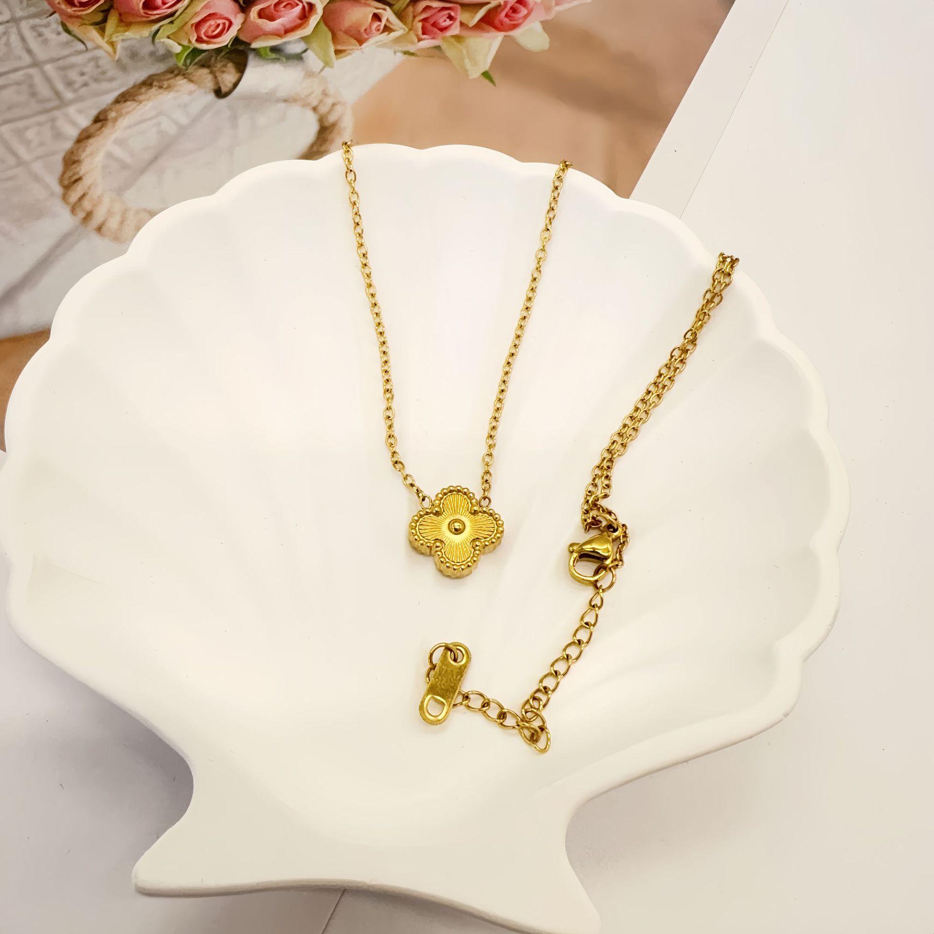 

13mm Fashion Jewelry Titanium Steel Premium Feeling Four Leaf Clover Necklace For Women No Color Loss Jewelry золотой