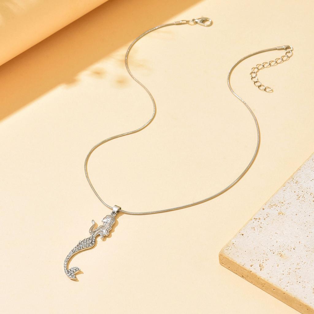 Mermaid pendant, European and American cute seaside necklace, light luxury diamond temperament, versatile metal necklace woman