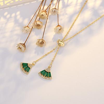 Small Skirt Emerald Pure Necklace for Women with Niche Design Sense Push and Pluck Collarbone Chain