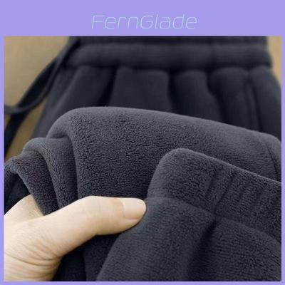 Partea de jos – Pantaloni de trening și colanți