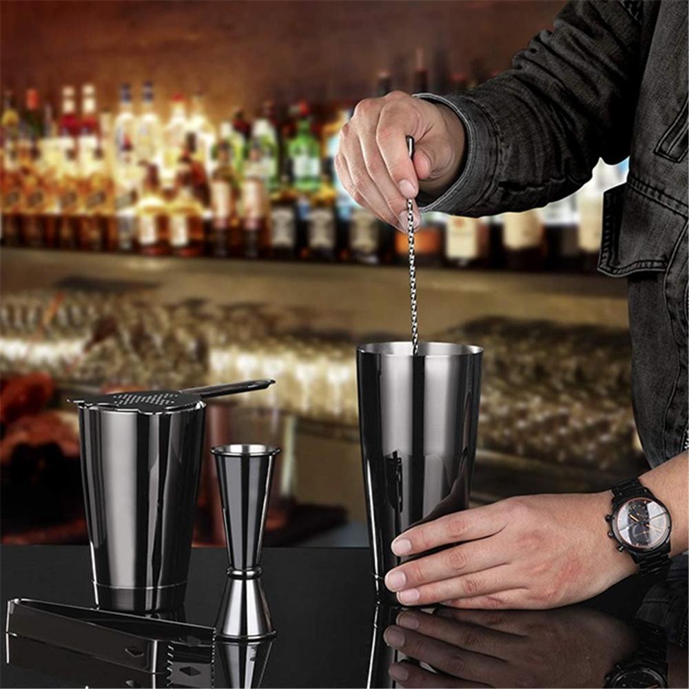 Koktejl Shaker Bar Set: 2 vážené Boston shaker, cedítko na koktejly, odměrka, muddler a lžička, kleště na led a 6 nalévátek na lahve