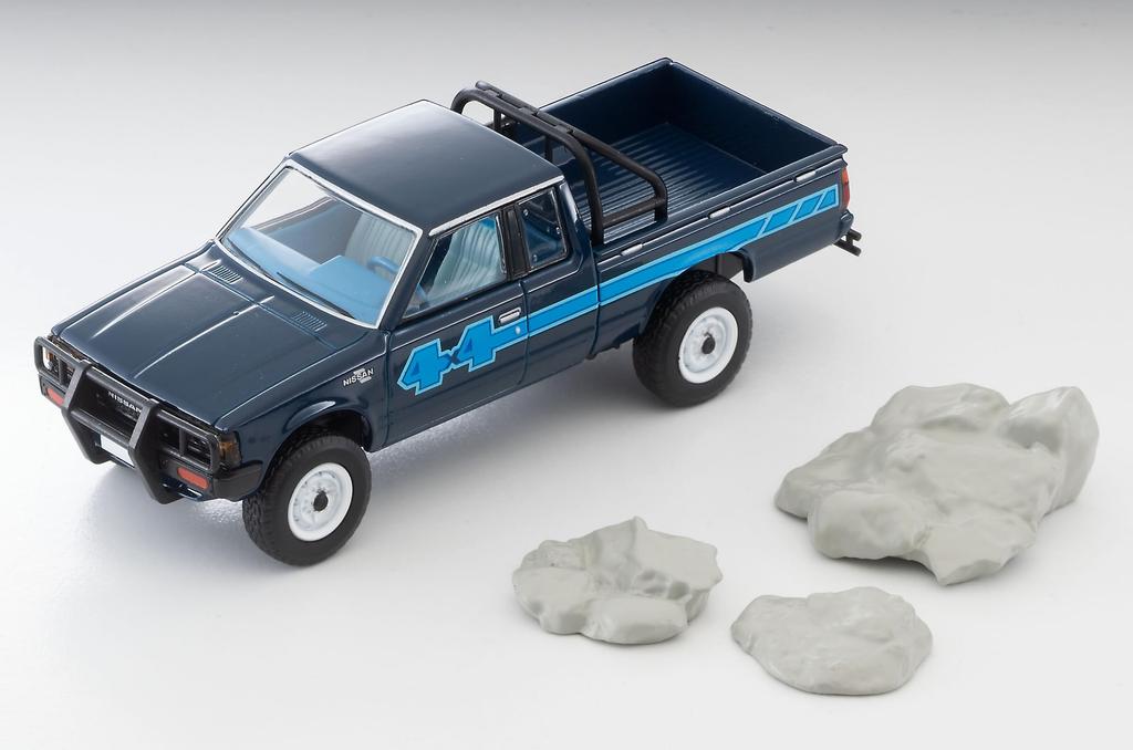 TOMYTEC Tomica Limited Vintage Neo Nissan Truck 4X4 King Cab Severoamerická specifikace Modrá hotová verze 332855 1/64 LV-N321b
