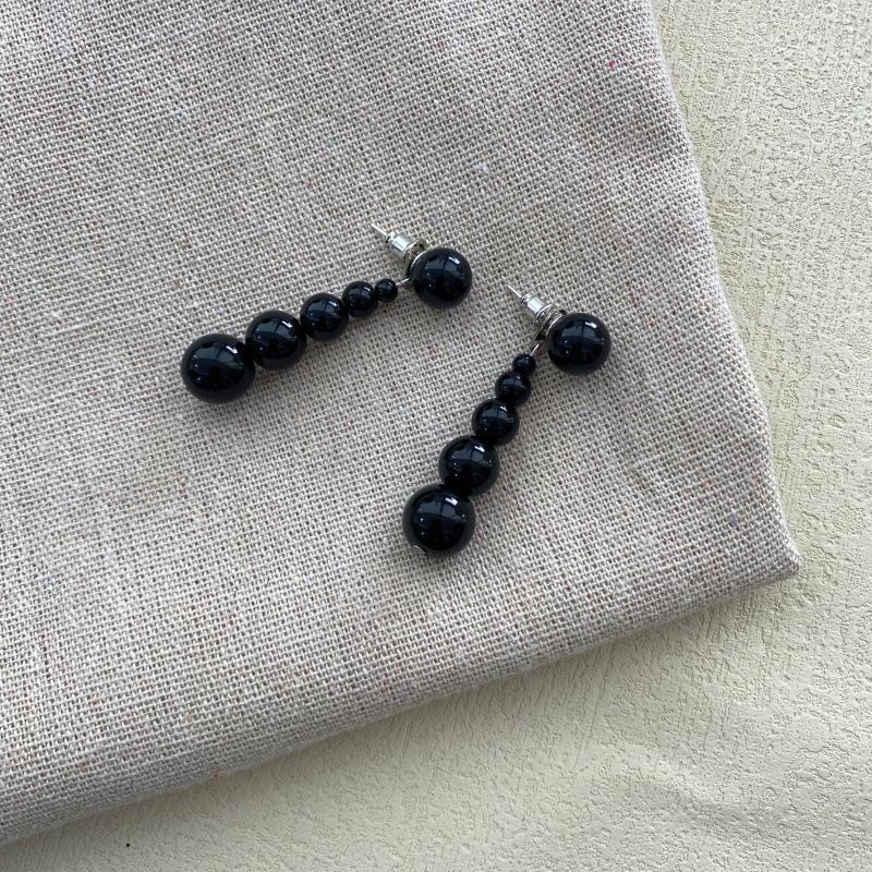 Elegant French Black Agate Gradient Beaded Stud Earrings - Autumn/Winter Cold Style