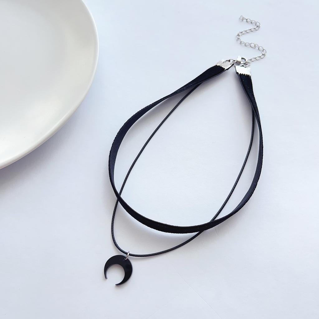 Sweet and Cute Black Acrylic Moon Crescent Pendant Velvet Strap Double Layer Wear Choker Neck Strap Collar Choker Necklace Women