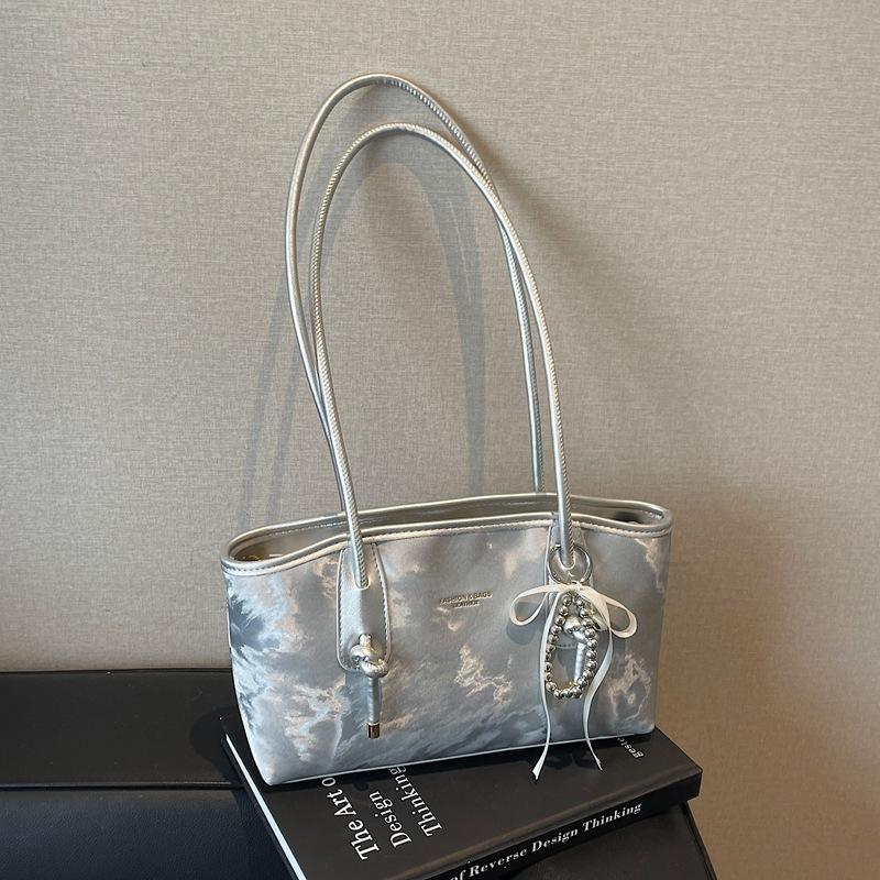 High-end underarm bag women's spring and summer new fashion trendy shoulder bag niche commuter tote bag