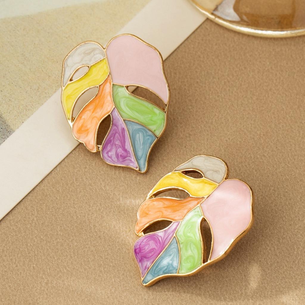 Personalized Leaf Shape Stud Earrings Simple Exquisite Earrings Elegant and Sweet Earrings