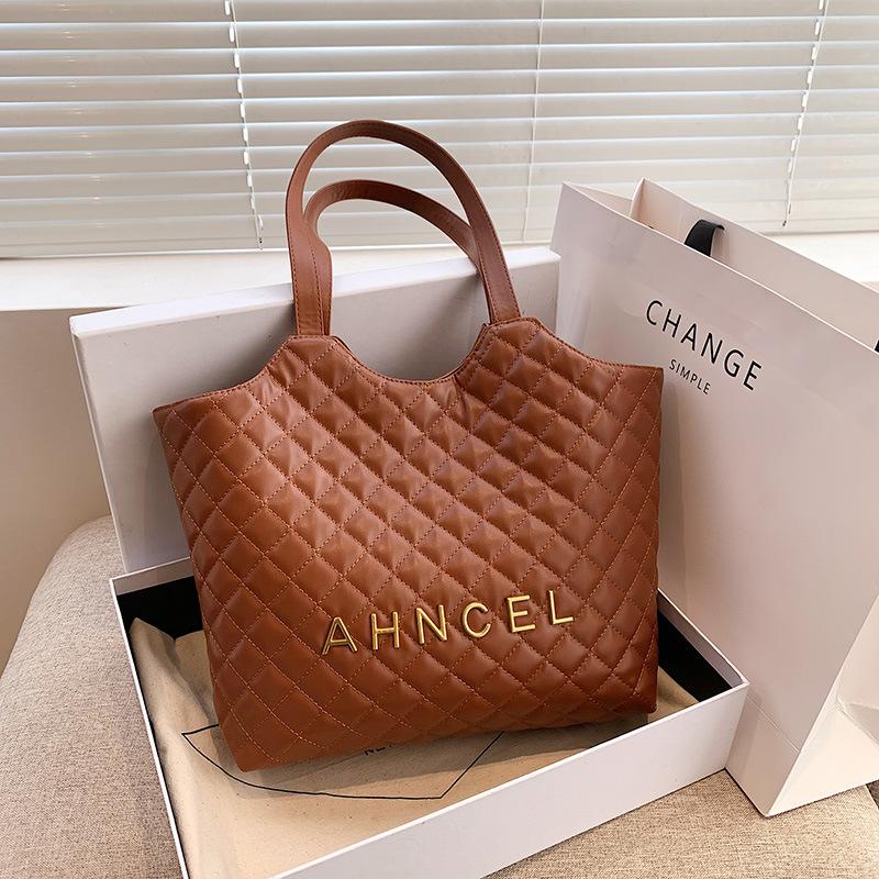 

2024 winter new trendy Korean version shoulder tote bag simple casual messenger bag fashionable simple hand bag women коричневий