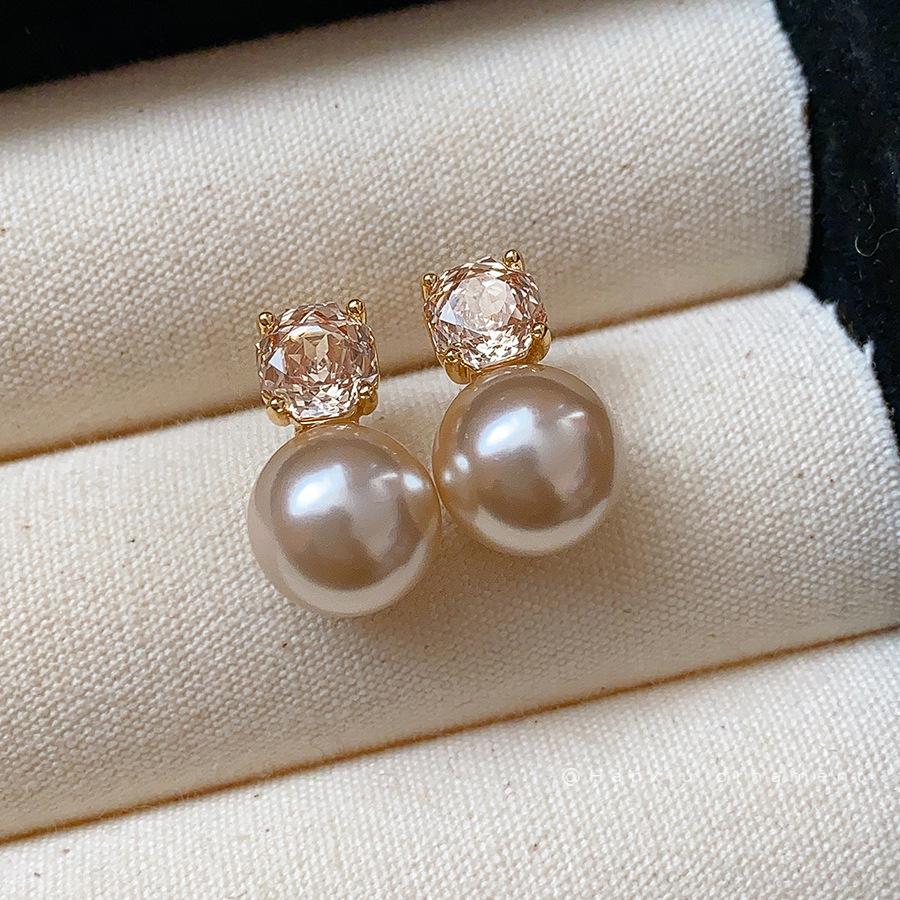 Gold-Plated Zircon Pearl Stud Earrings – Luxurious, Versatile & Fashionable Design