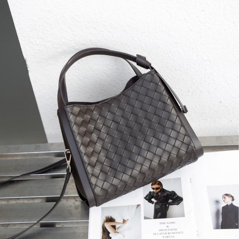 

Woven Cowhide Vegetable Basket Handbag Women s Niche Design High-end Cross-body Bag Leather Bucket Tote 25x14x20 темно-серого