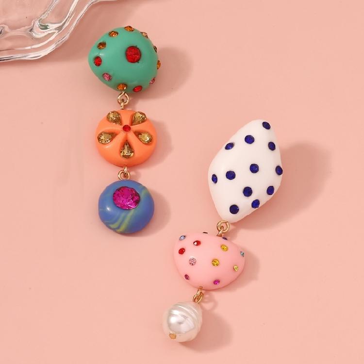 Modische asymmetrische Ohrringe Harzanhänger Ohrringe Alltagskleidung Bunte Ohrringe Geeignet zum Kombinieren Stylischer Look