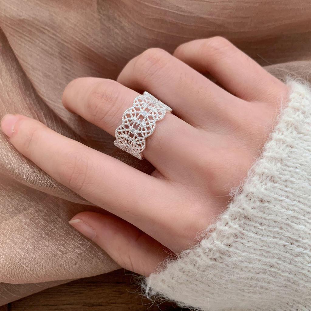 Elegant Floral Lace Adjustable Ring - Women's Fashion Light Luxury Design