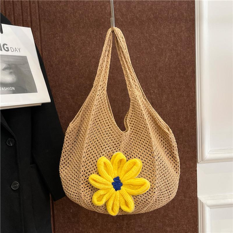 Large capacity woven hollow armpit tote bag women's 2025 new summer commuter shoulder seaside vacation beach bag