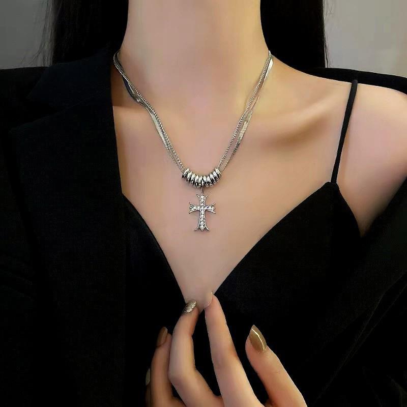 

Y2K Jewelry Snake Bone Chains Cross Pendant Necklace Punk Charms Star Necklace Women Grunge Accessory Choker