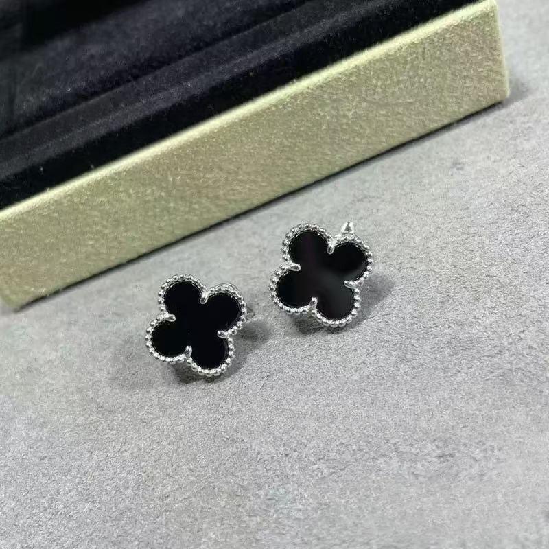 High-quality Lucky Four-leaf Clover Earrings Agate White Mother-of-pearl Earring Buckle Temperament All-match Earrings