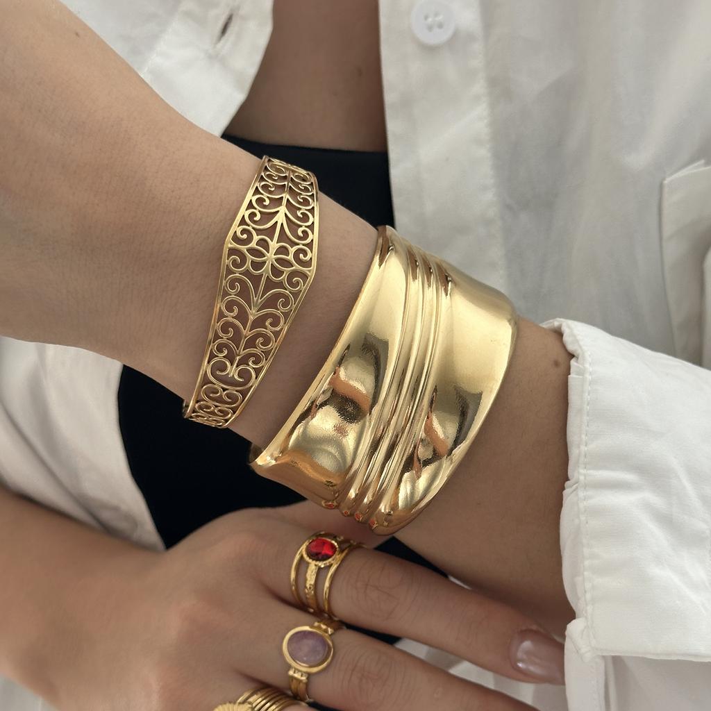 Exquisite Hollow Carved Flowers Cuff Bangles for Women Stainless Steel Wide Geometric Open Bracelet Charms Jewelry Party Gift