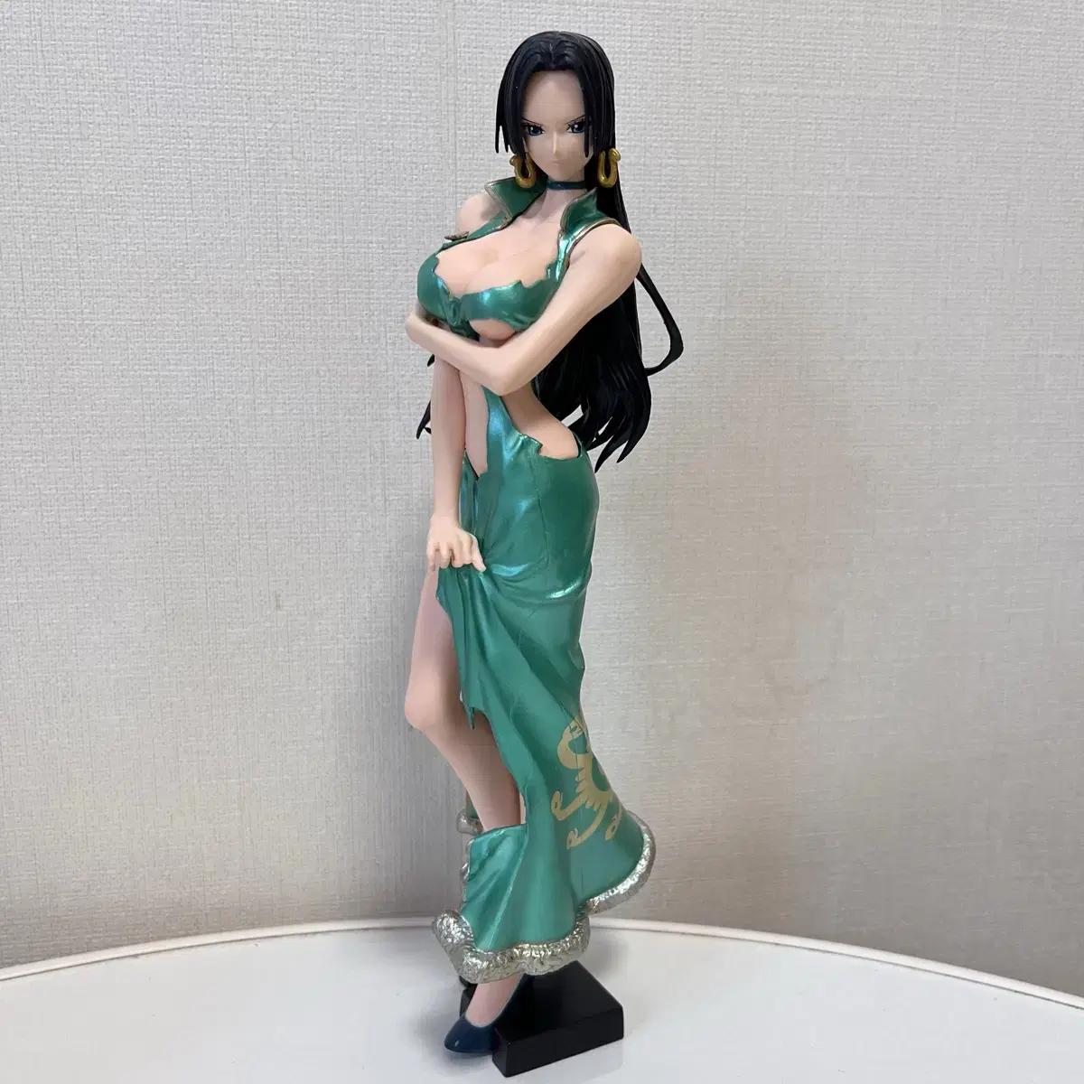 

One Piece Boa Hancock Glamorous Metallic Green Version Beautiful Girl Figure