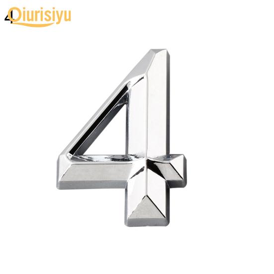 

Позолоченная табличка на двери дома, цифра номера адреса 4#