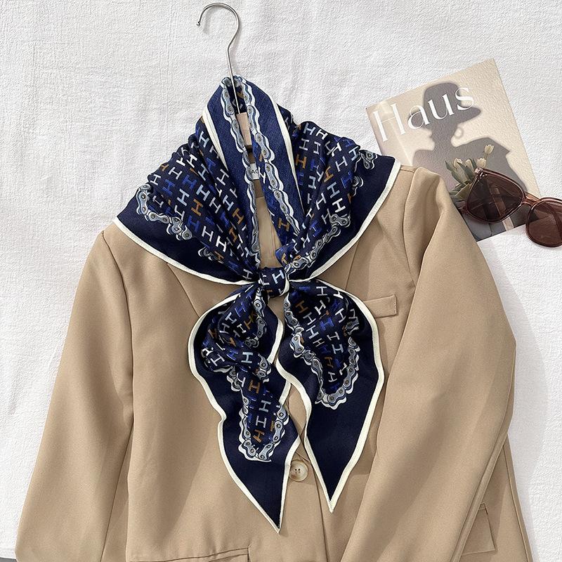 

Путешествуйте на улице с треугольным шарфом с принтом в виде цепочки, осенняя женская мода и элегантность с шалью 95*95cm