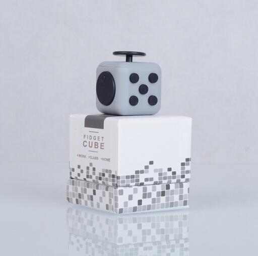 Fidget Cube Stress Angst Druckentlastendes Spielzeug Ideal für Erwachsene und Kinder [Geschenkidee] [Entspannendes Spielzeug] [Stressabbau] [Weiches Material]