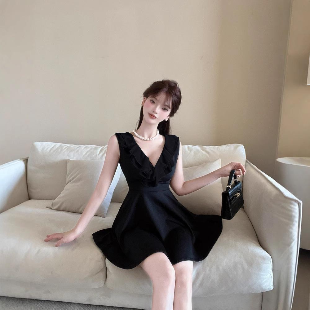 White dress, sexy sleeveless vest, small fresh skirt, summer dress, age-reducing and thin women's clothing